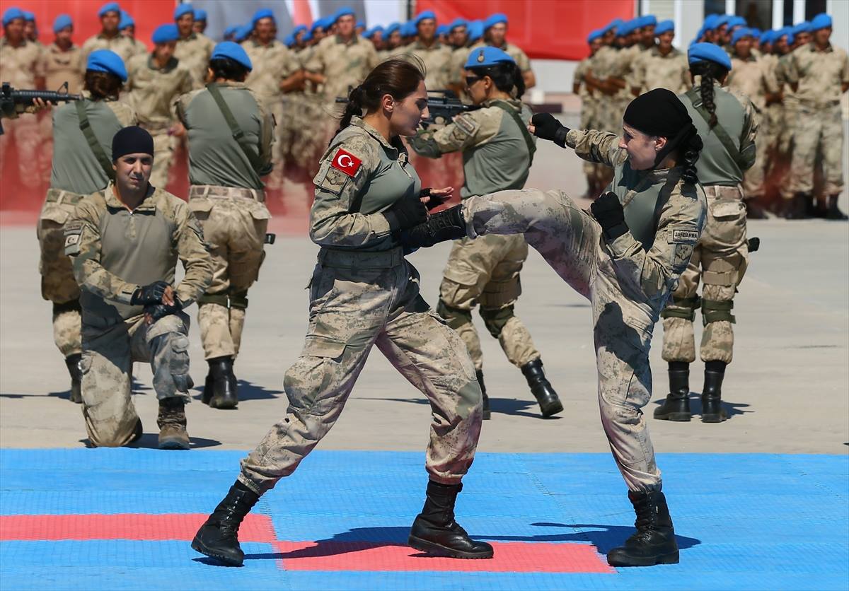 مجلس الدولة التركي يجيز ارتداء العسكريات للحجاب بالجيش