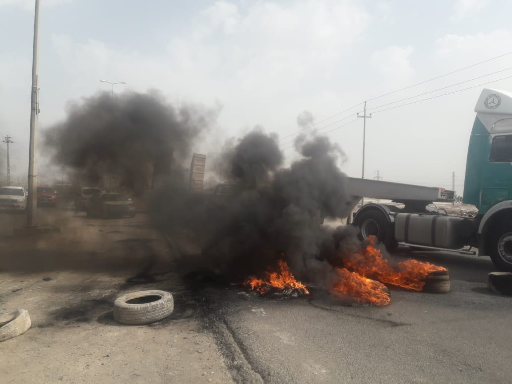 Dhi Qar demonstrators block three main bridges 