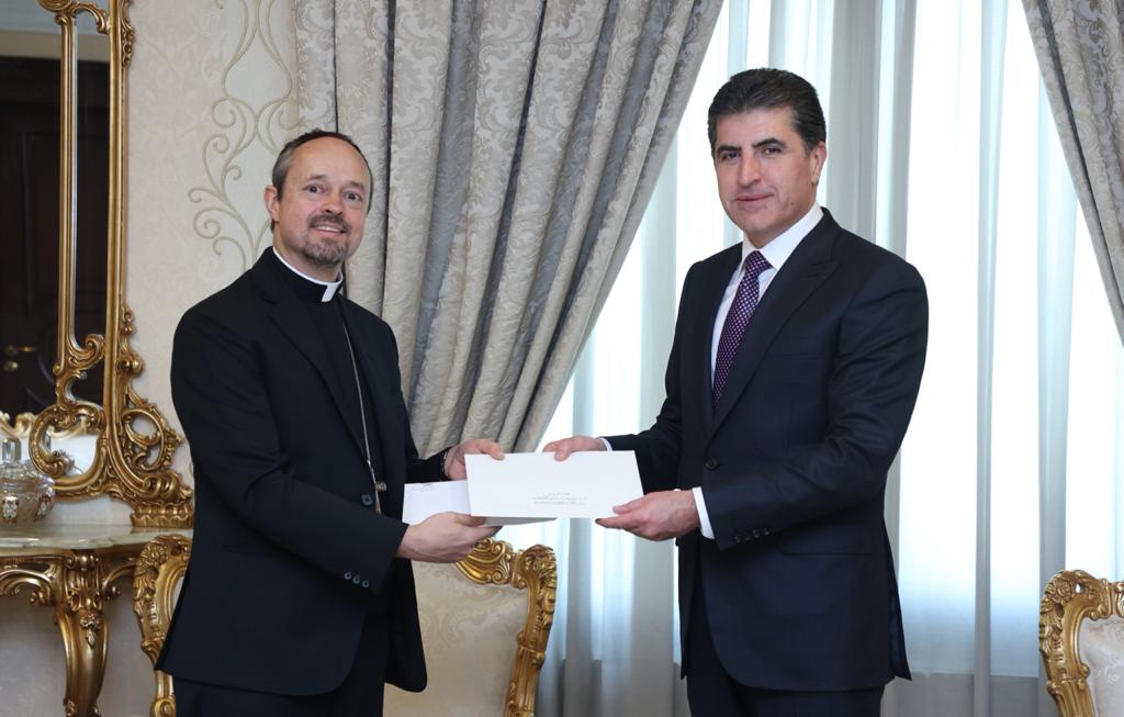 Nechirvan Barzani receives a letter from Pope Francis 