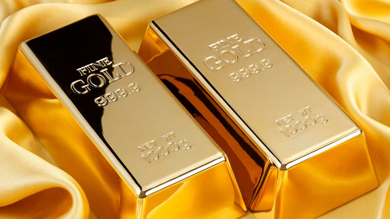 PRECIOUS-Gold firms as dollar stalls; investors await U.S. data