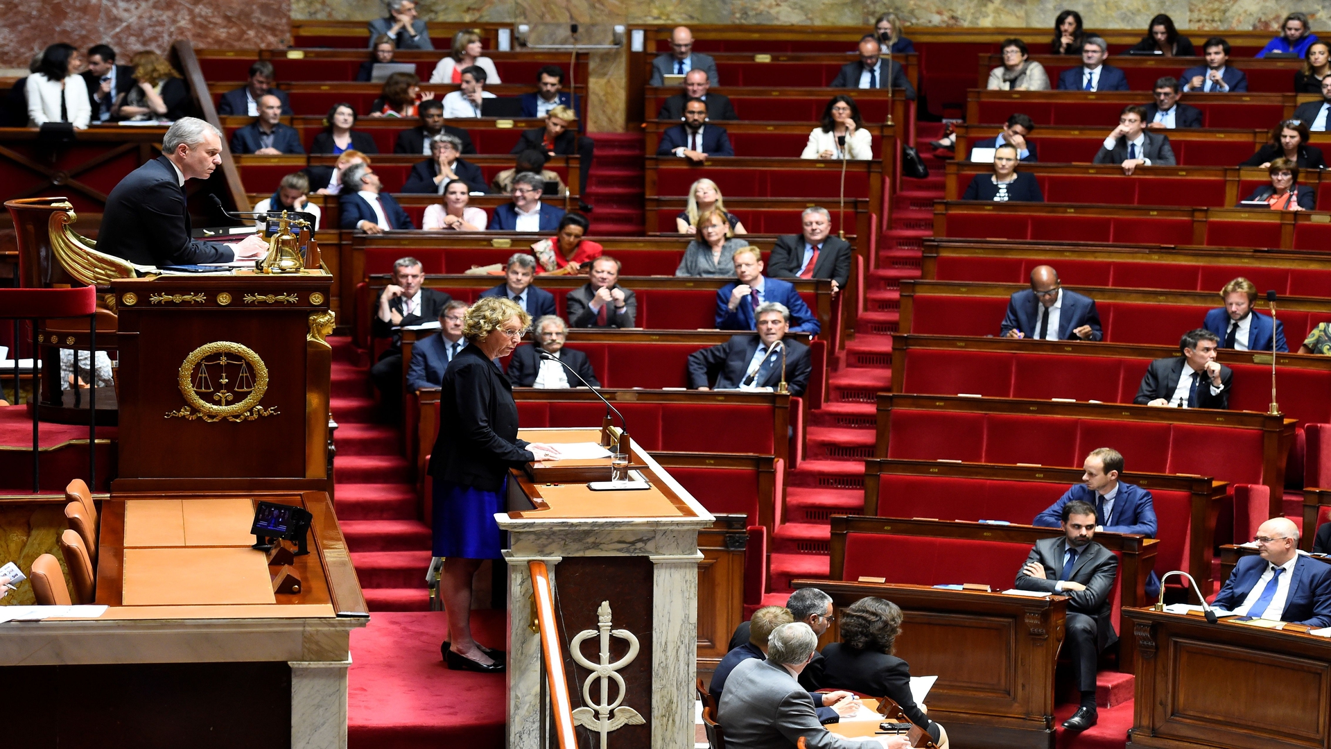 فرنسا.. البرلمان يقر القانون "الأكثر" إثارة للجدل