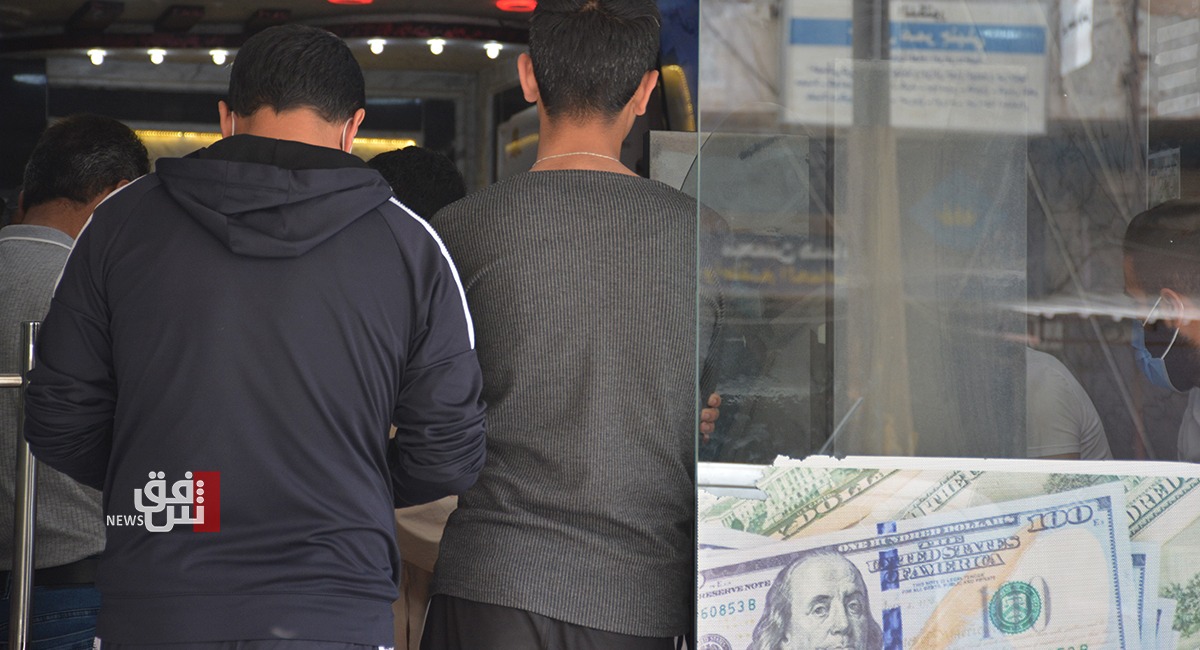 انخفاض طفيف بأسعار الدولار في بغداد واستقراره في إقليم كوردستان 