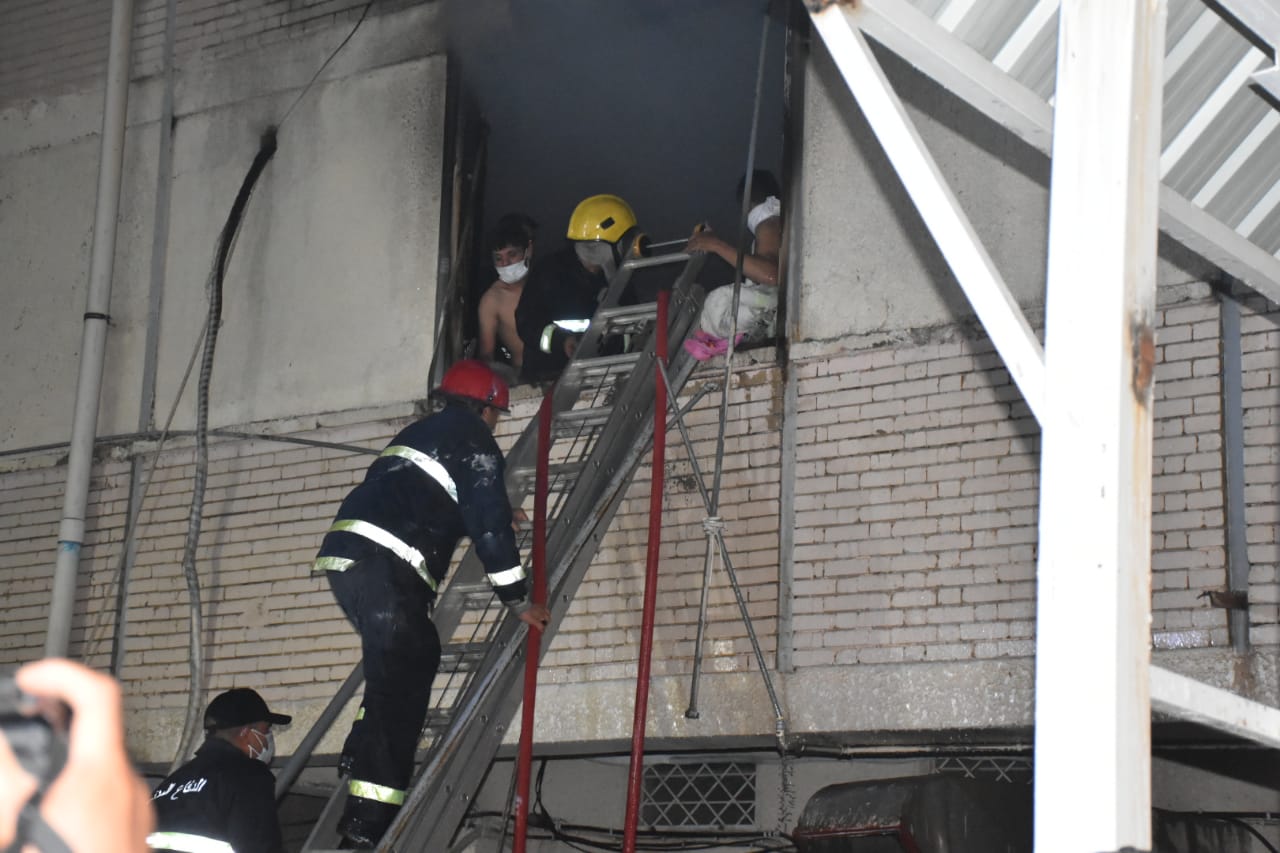 الدفاع المدني يعلن انقاذ 90 مريضا ومرافقا في حريق مستشفى ابن الخطيب