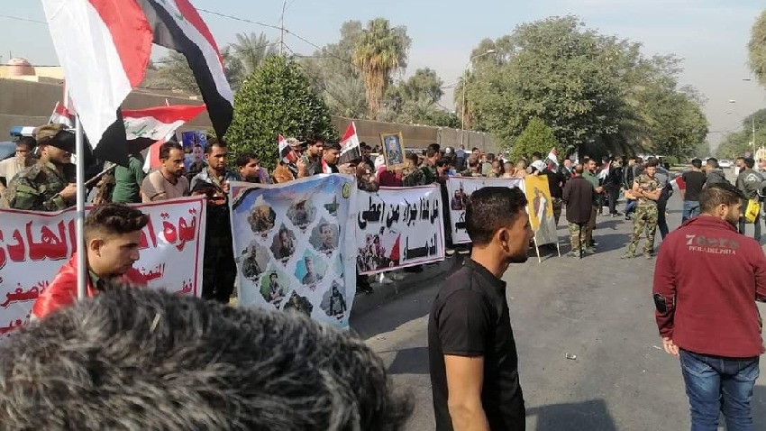 تظاهرة للمفسوخة عقودهم من الحشد الشعبي تقطع شارعا وسط بغداد