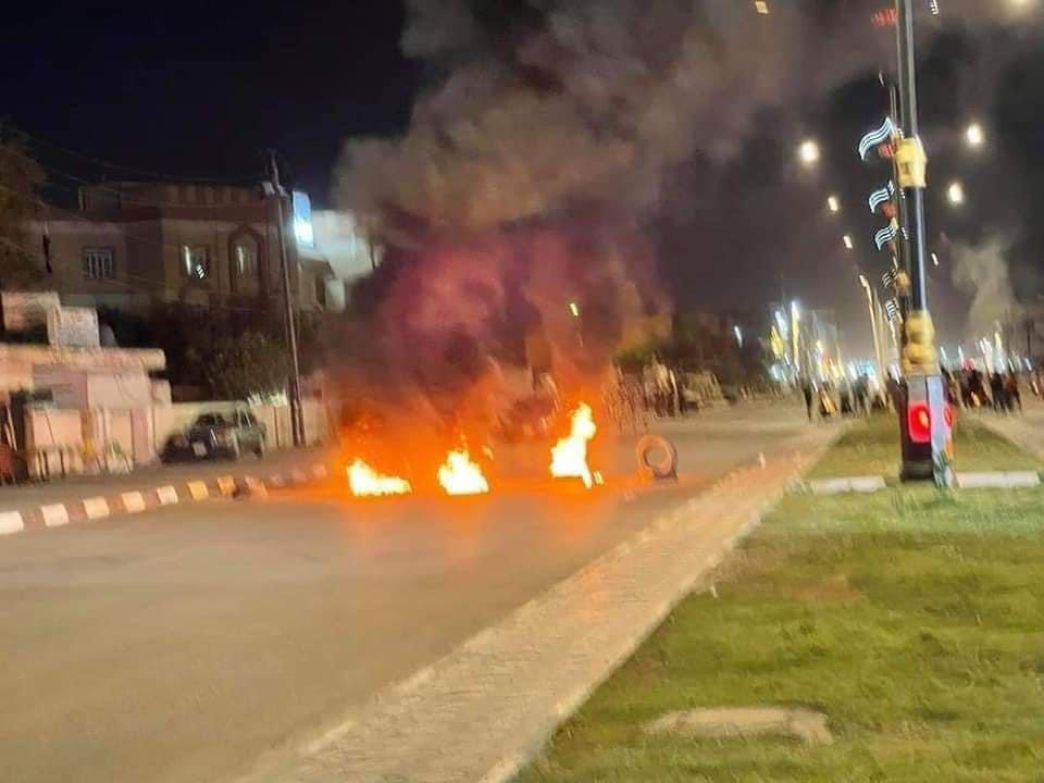 Angry protesters block Imam Ali Street in Dhi Qar Governorate