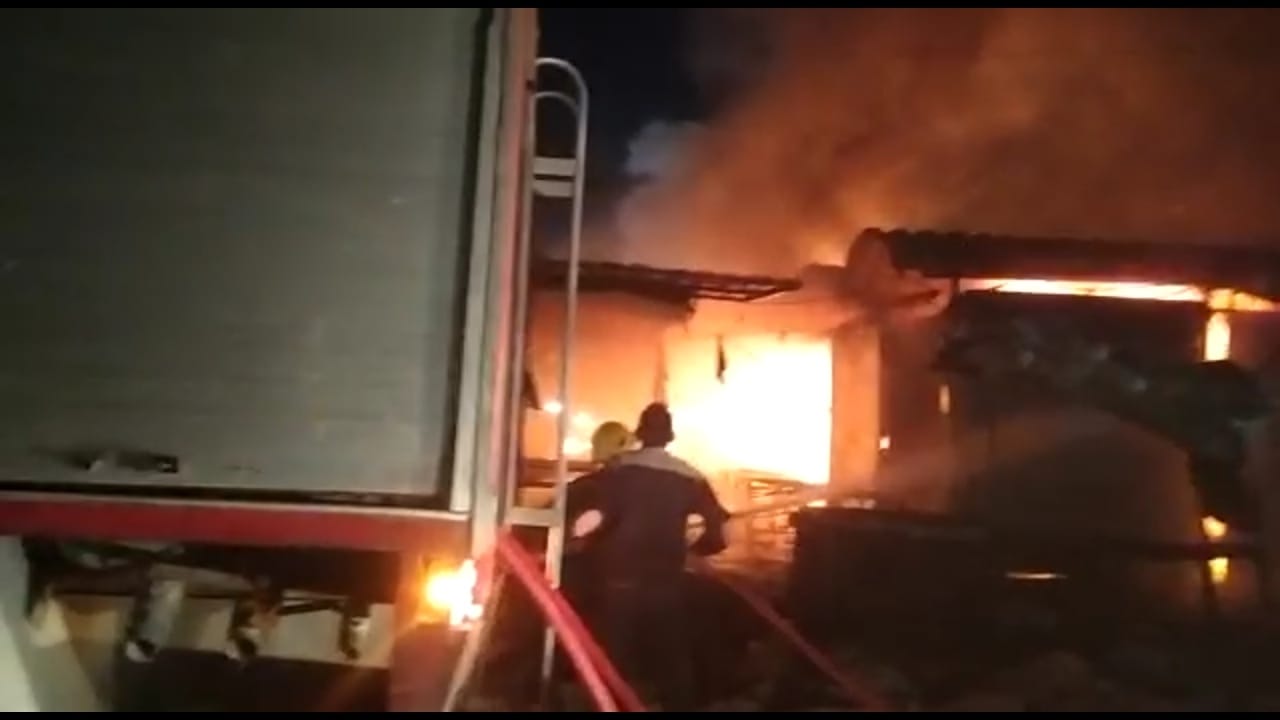 Civil Defense teams extinguish a fire west of Al-Diwaniyah