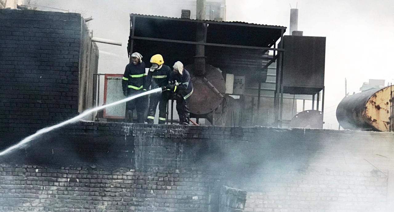 The Civil Defense teams extinguish a massive fire in Baghdad 