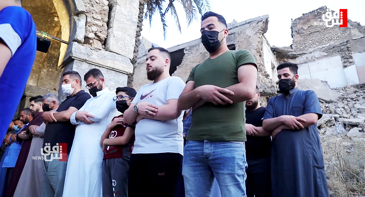 Muslim worshipers hold Eid prayers on ruins of war in Mosul 