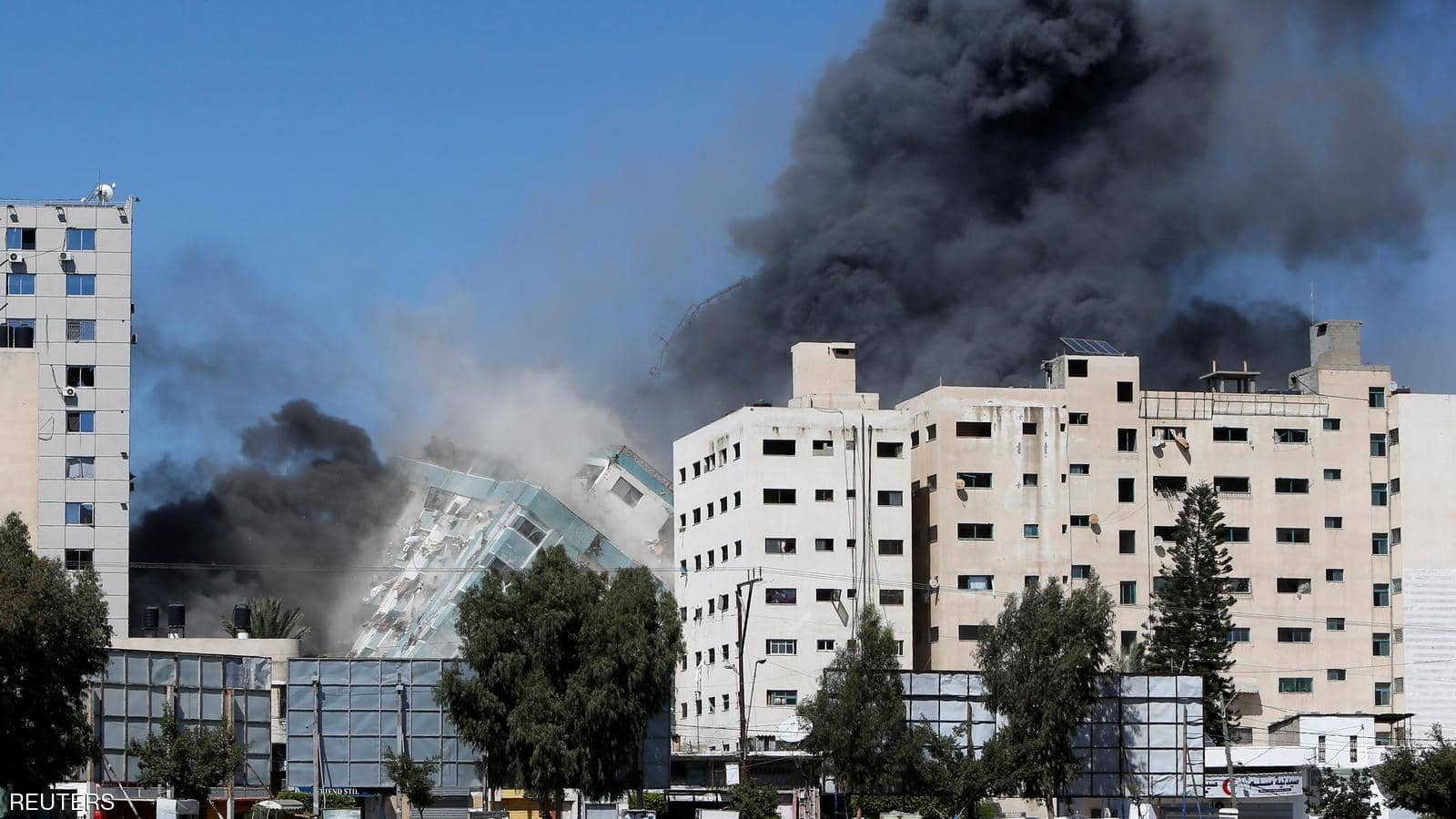 Israeli strike destroys Gaza building with AP and Al-Jazeera media