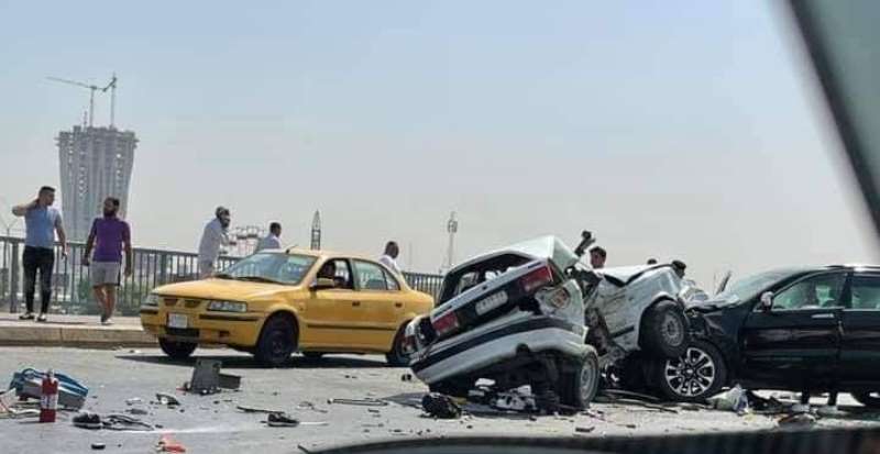 ضحايا بحادث مروري مروع على جسر وسط بغداد.. صور