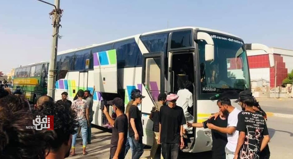 Iraqis head toward the Jordanian borders stand in solidarity with Palestine