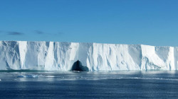 أكبر جبل جليد في العالم ينفصل عن الجرف القاري