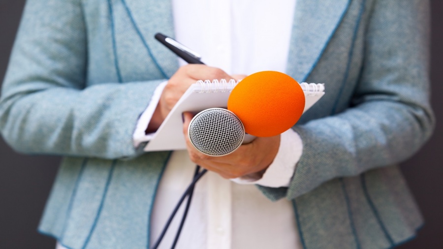 A “Hotline” Offers Women Journalists In Iraq Protection In A Hazardous Environment