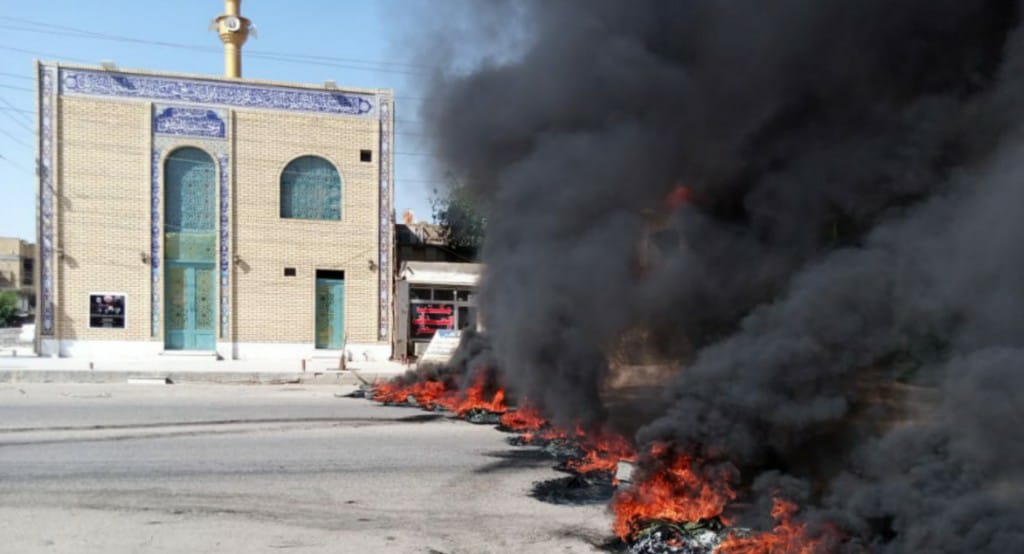 الناصرية تستيقظ على تظاهرات رافقها حرق للإطارات وبوابة لدائرة حكومية