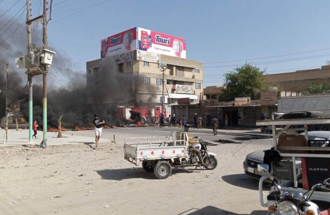 A group of people storms the Education Directorate in Dhi Qar