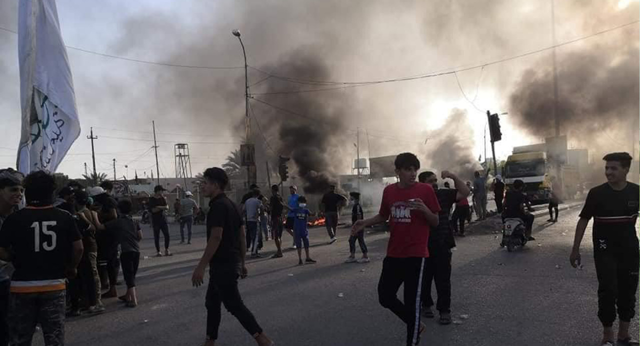 إعتقال أشخاص يقطعون الطرق بالإطارات المحترقة جنوبي العراق