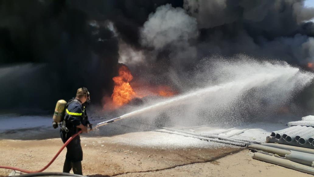 Civil Defense teams put out a massive fire in Diyala 