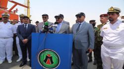 رفع العلم العراقي فوق النواقل البحرية في البصرة بزوال عقوبات مفروضة على نظام صدام