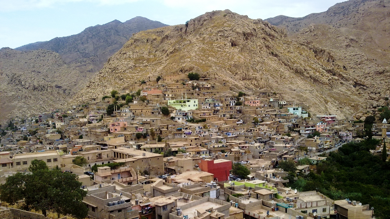 PKK militants burn a house in Duhok