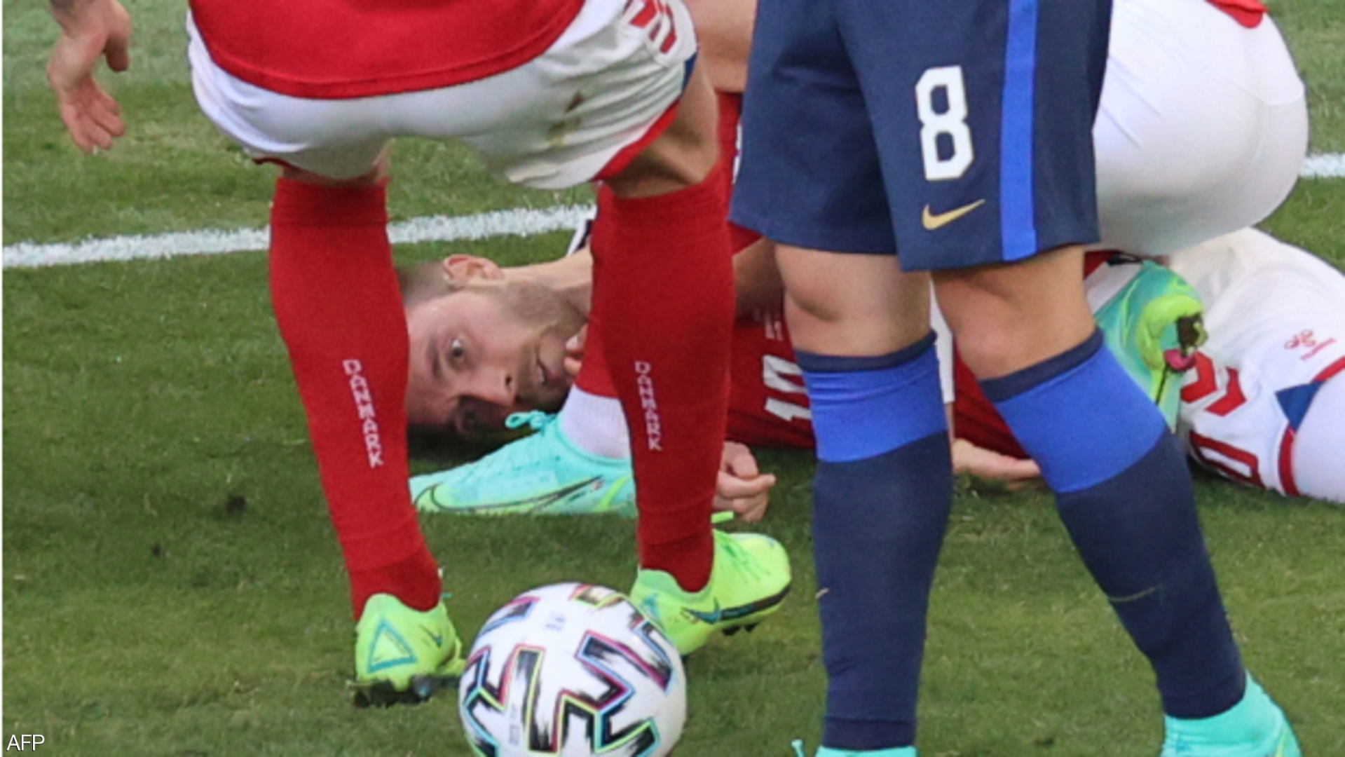 الدنماركي سقوط اللاعب لحظة مرعبة