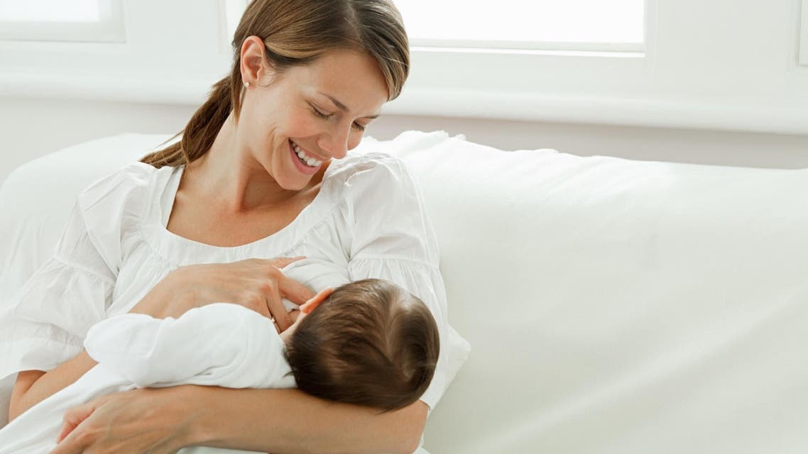 دراسة: حليب الأمهات المرضعات لا يحتوي على فيروس كورونا