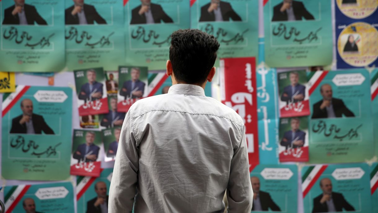 صمت في إيران قبل يوم الحسم الانتخابي