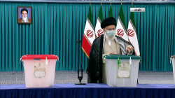 خامنئي يفتتح التصويت للانتخابات الرئاسية الإيرانية ويوجه رسالة للشعب