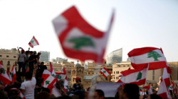 متظاهرون يحاولون اقتحام البنك المركزي اللبناني احتجاجاً على تدهور الليرة