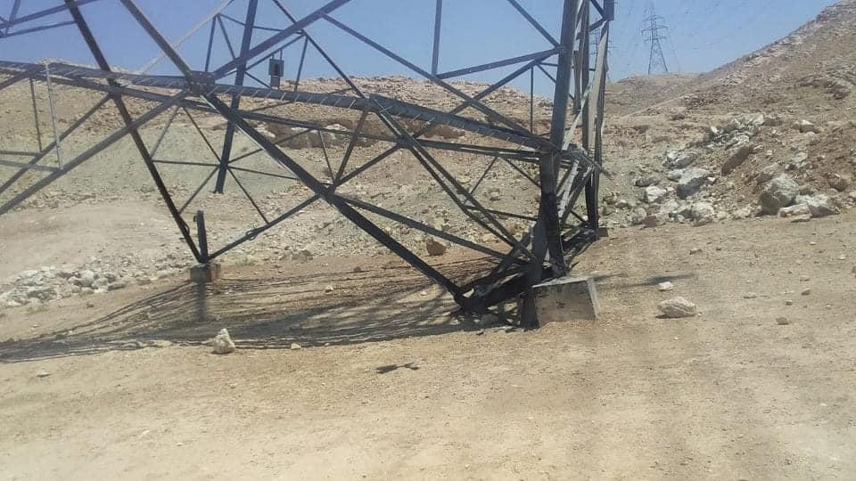 Kurdistan region teams repair bombed power transmission towers in Makhmour 