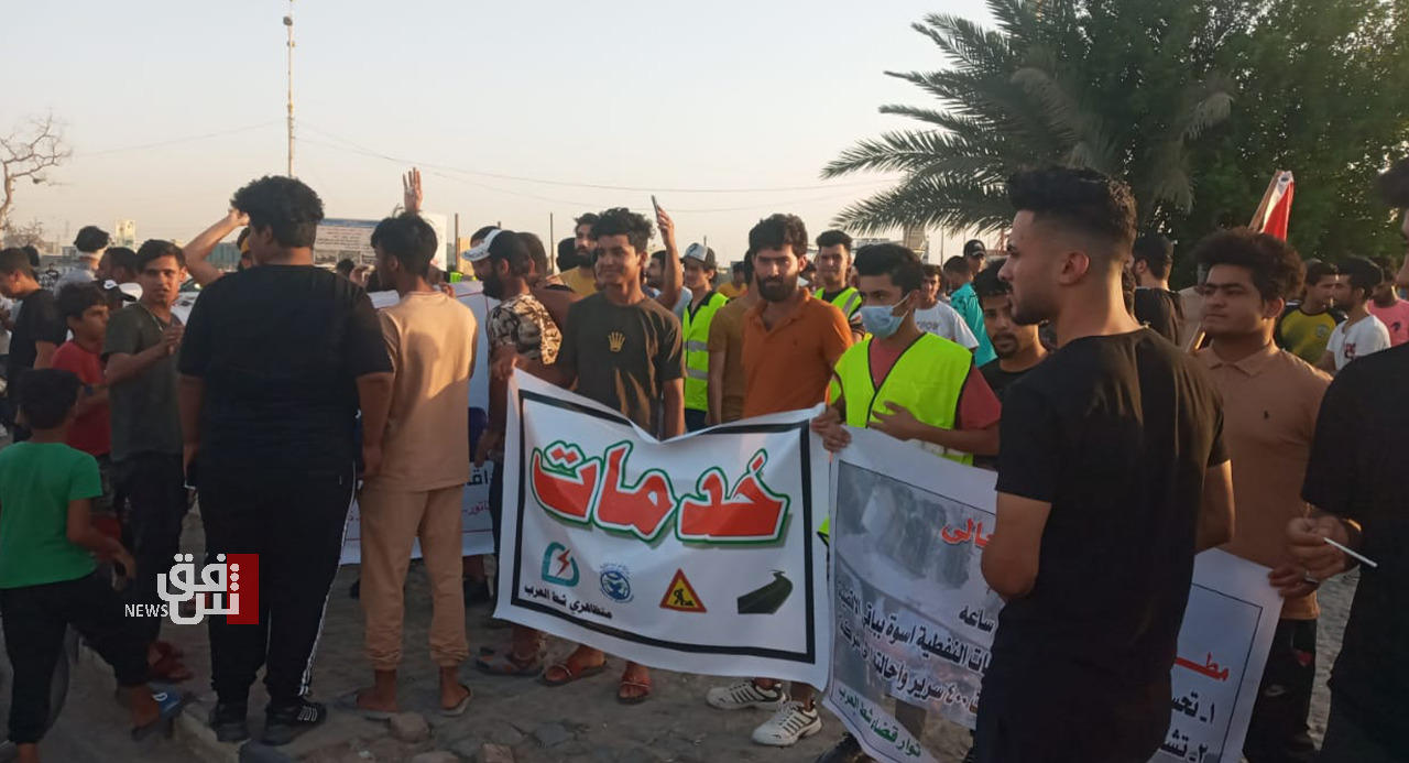 Demonstrators take the streets demanding better services in Basra