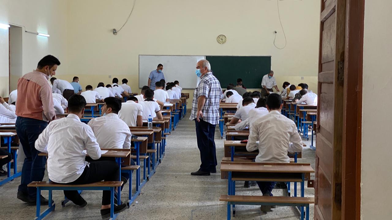مئات الآلاف من الطلبة يؤدون الامتحانات النهائية في العراق