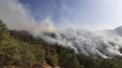 حريق واسع يأتي على 3000 دونم في "دوكان" بالسليمانية .. ومروحيات تتدخل لإخماده (صور)
