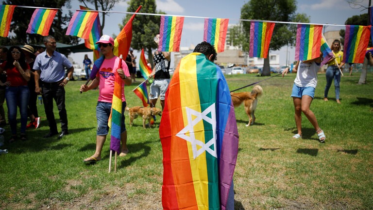 القضاء الإسرائيلي يلزم الحكومة بقانون مثير للجدل يخص "المثليين"