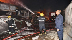  الدفاع المدني يخمد حريقا اندلع في سوق شعبية بمدينة الصدر 
