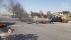 محتجون غاضبون على انقطاع الكهرباء يقطعون طرقاً حيوية جنوبي العراق 