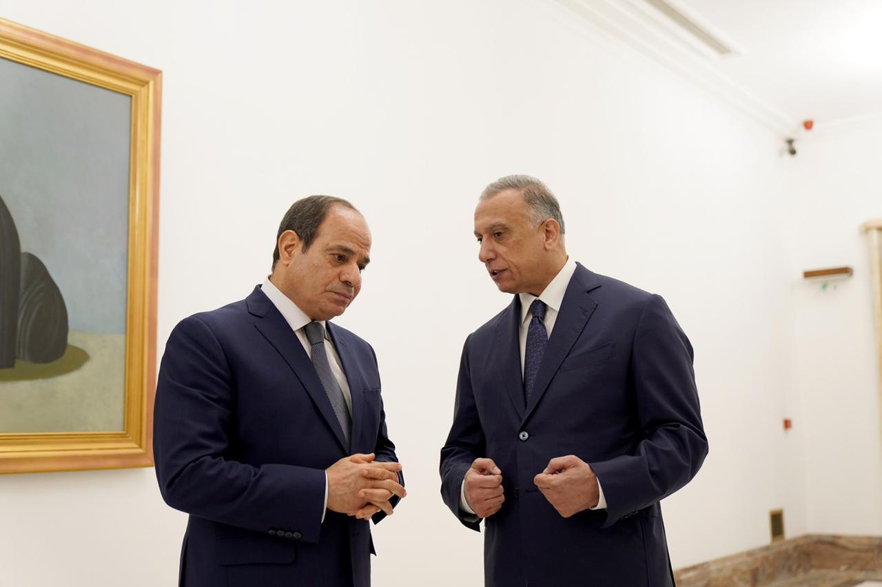 Iraqs Prime Minister receives a phone call of the Egyption President