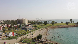 آلاف السياح يقضون العيد في مياه الحبانية وسط إجراءات أمنية وصحية مشددة