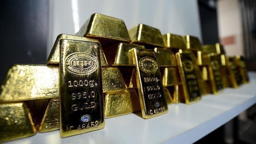 Gold heads for first weekly fall in five on dollar strength