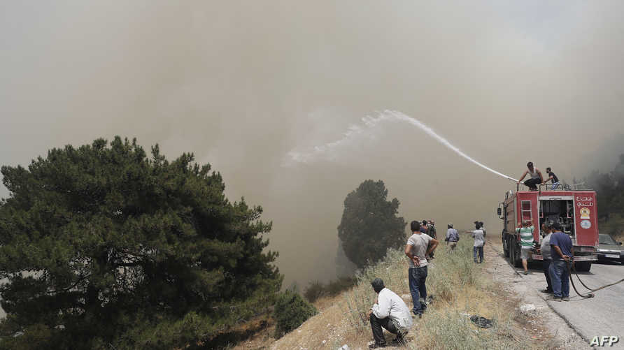حريق لبنان يتوسع داخل الحدود السورية