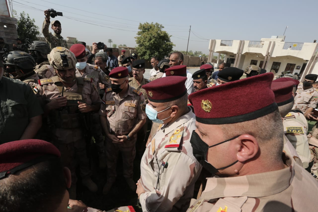 An Iraqi army delegation arrives in Yathrib to follow up the situation after the ISIS attack