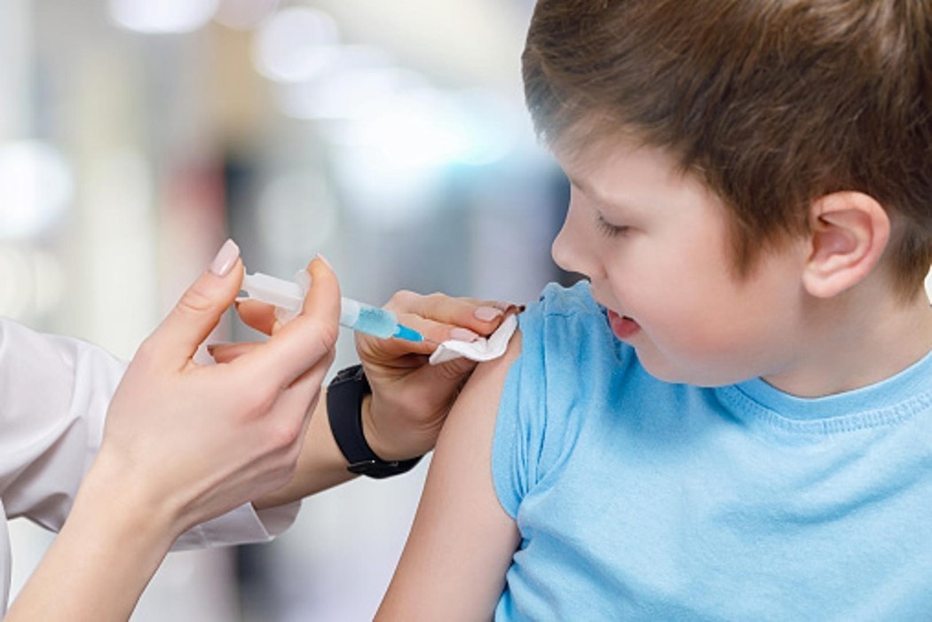 الإمارات تبدأ تطعيم لقاح كورونا للأطفال من سن الثالثة 