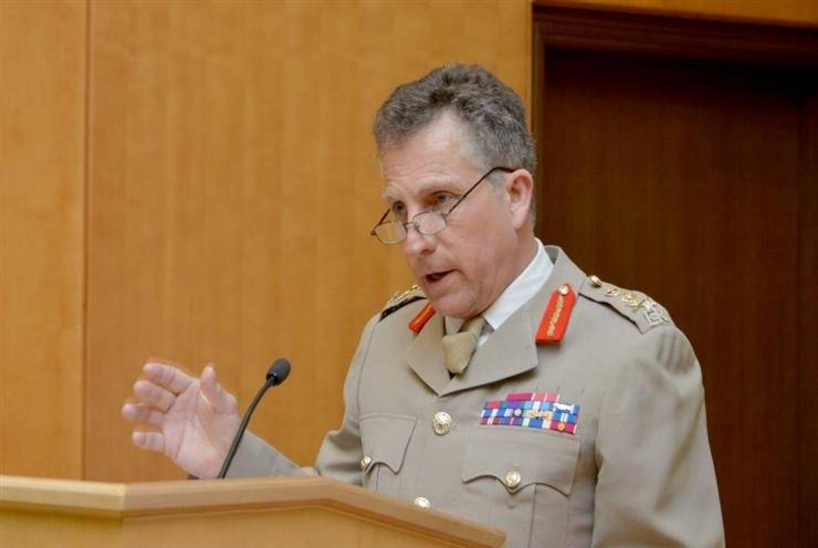 قائد الجيش البريطاني يتوعد إيران بعد "السلوك المتهور"