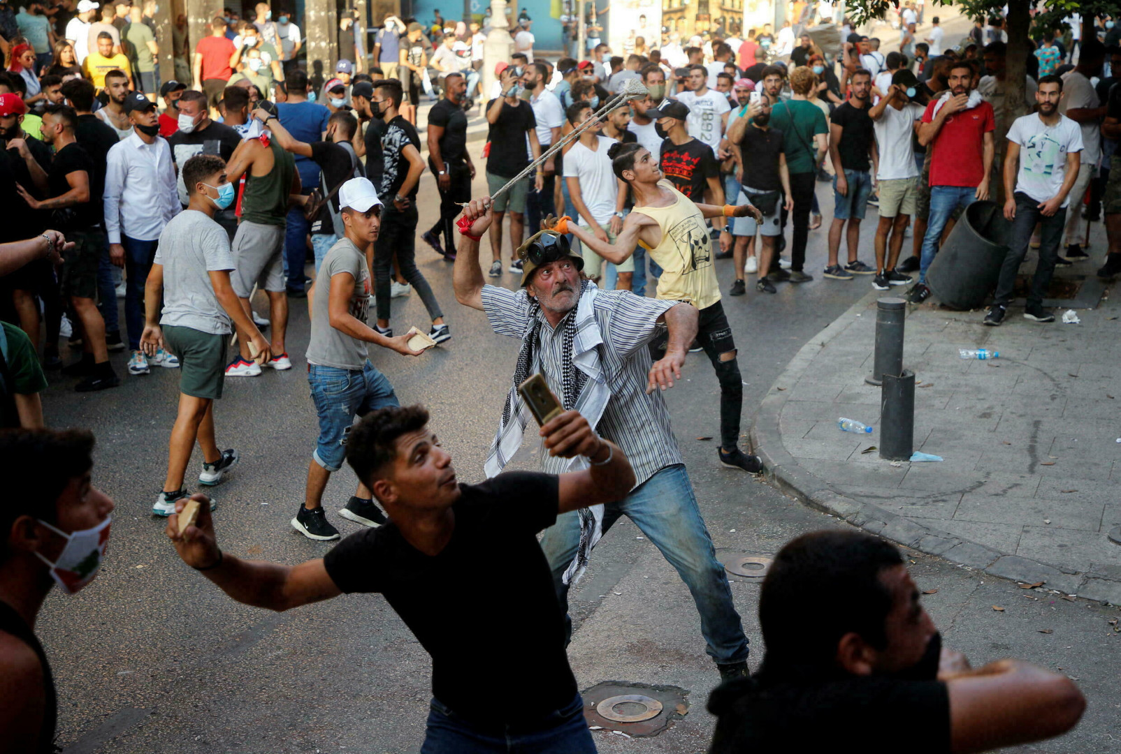 عشرات الجرحى بمواجهات بين محتجين والأمن اللبناني بذكرى كارثة المرفأ