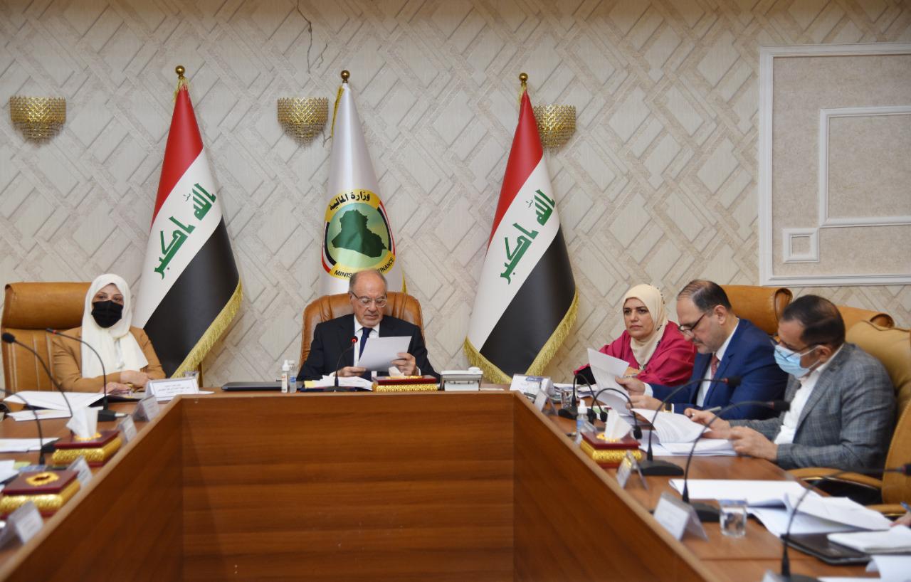 وزير المالية العراقي يؤكد على تحديد سقوف الإيرادات النفطية وغير النفطية