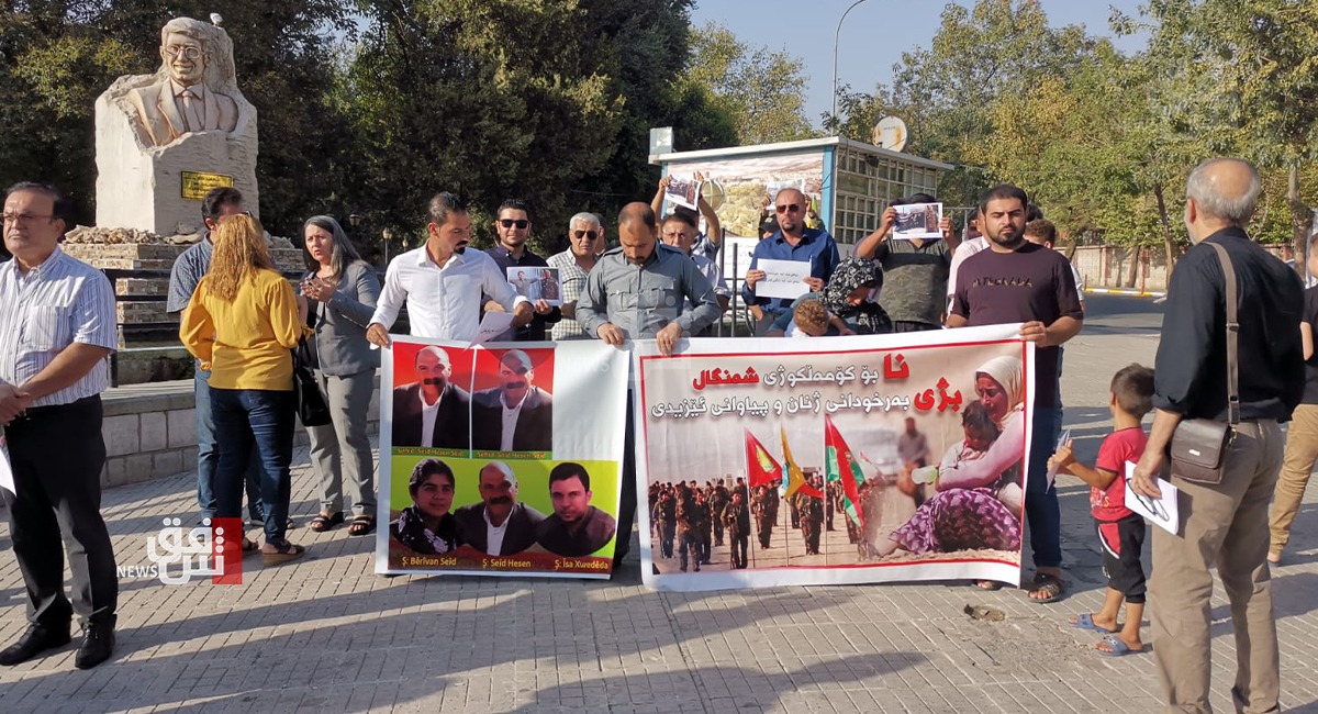In the aftermath of the Sinjar attack PKK proponents demonstrate in Turkey