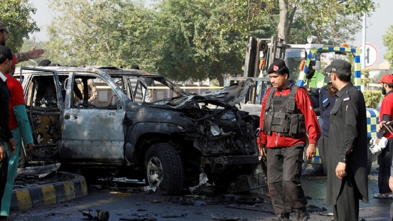 Three killed, +60 injured in a bomb attack on a Ashura procession in Pakistan