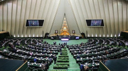البرلمان الإيراني يبدأ البت بوزراء رئيسي