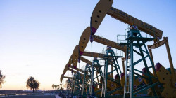 أسعار النفط تقفز 5% بعد خسائر متواصلة