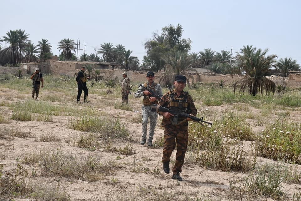 After clashing with the Iraqi army ISIS group abducts a farmer in Makhmour