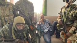 صور وفيديو.. اعتقال رئيس غينيا خلال انقلاب عسكري في البلاد 